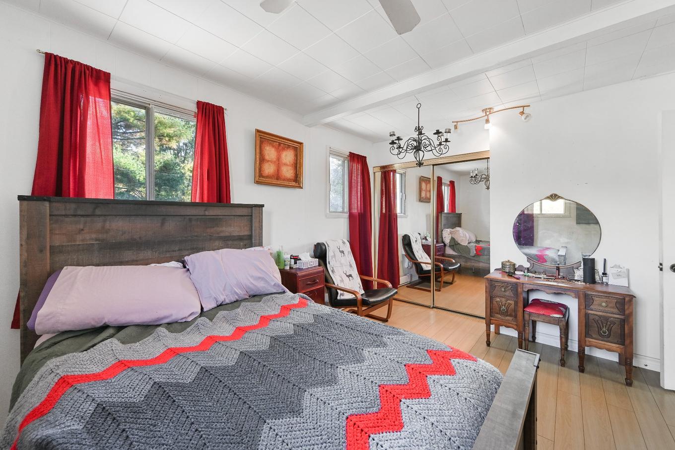 Bedroom - 493 48E Rue E., Venise-En-Québec, QC - Indoor Photo Showing Bedroom