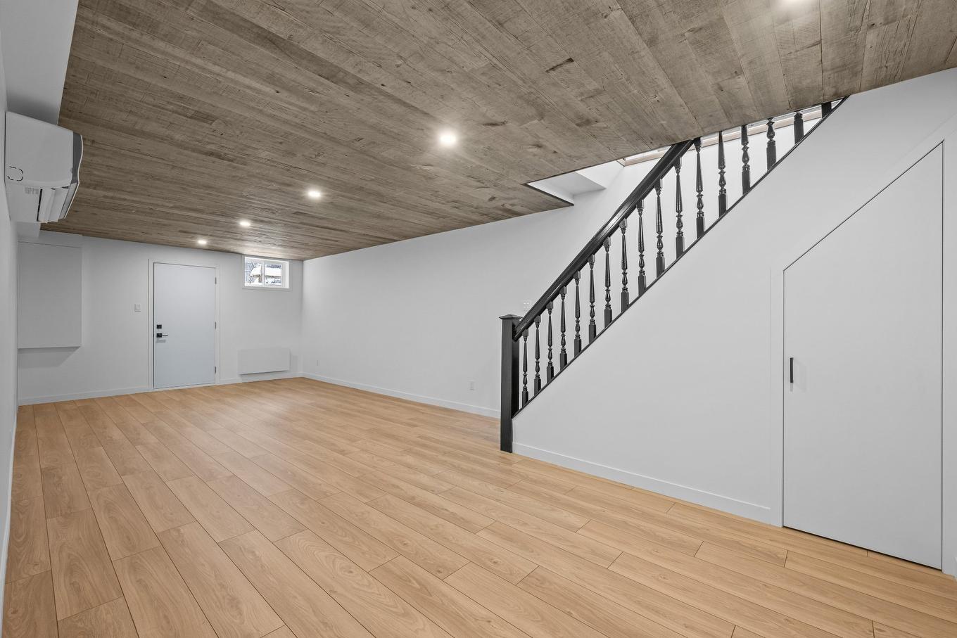 Salle familiale - 160 Rue L'Allier, Labelle, QC - Indoor Photo Showing Other Room