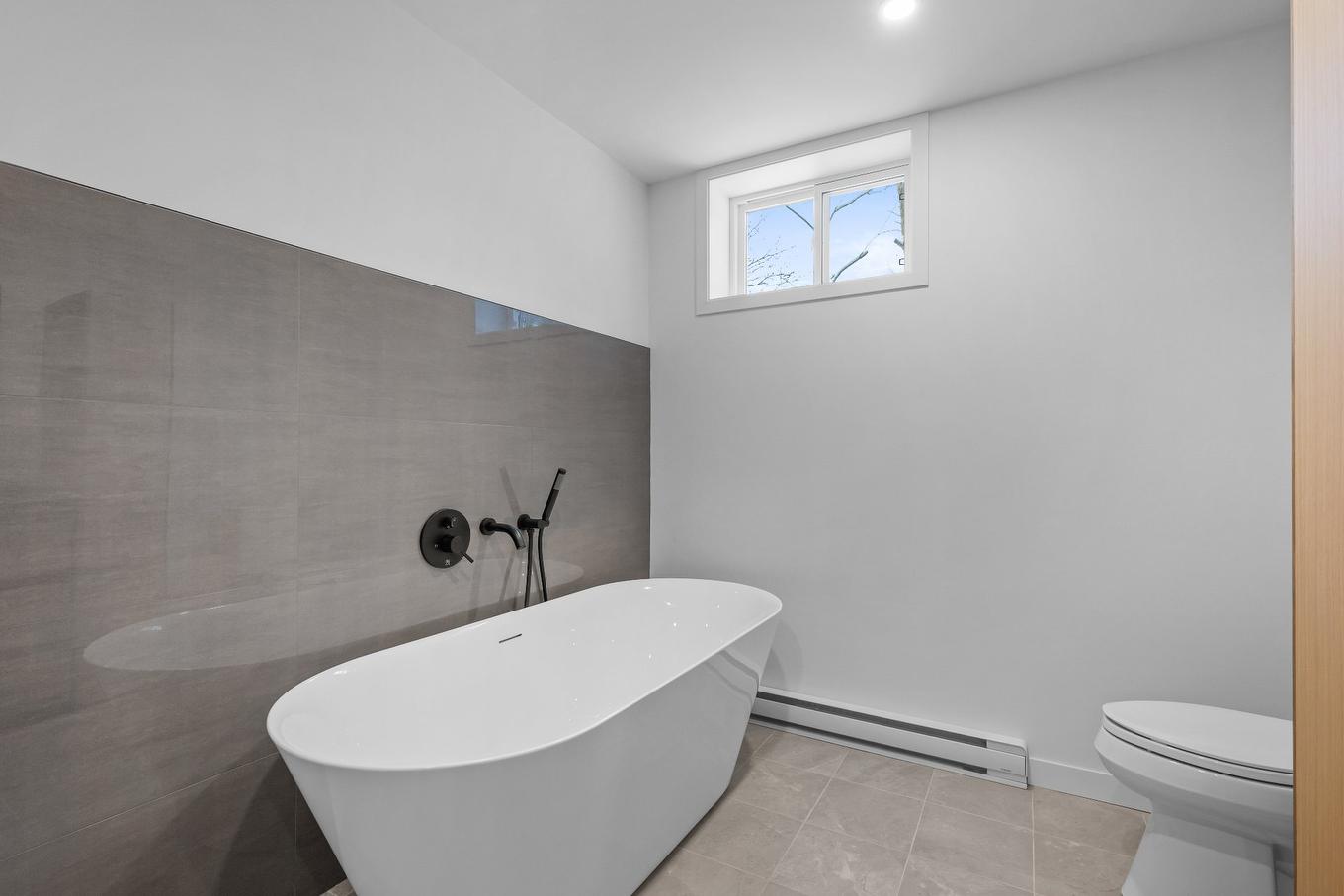 Salle de bains - 160 Rue L'Allier, Labelle, QC - Indoor Photo Showing Bathroom