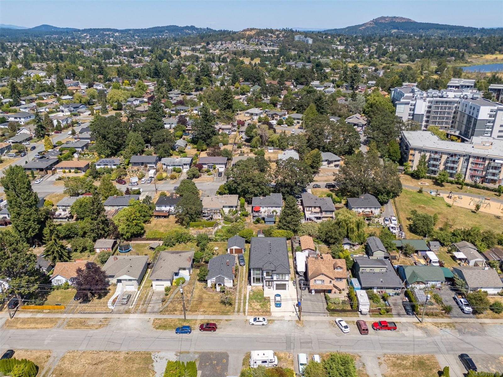 146 Cadillac Ave, Saanich, BC