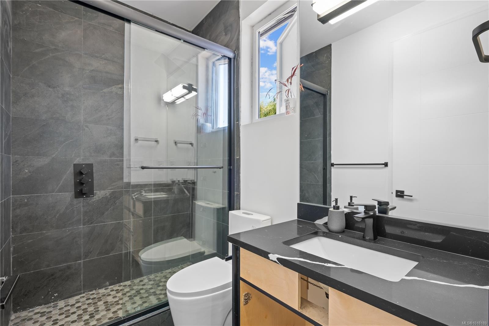 146 Cadillac Ave, Saanich, BC