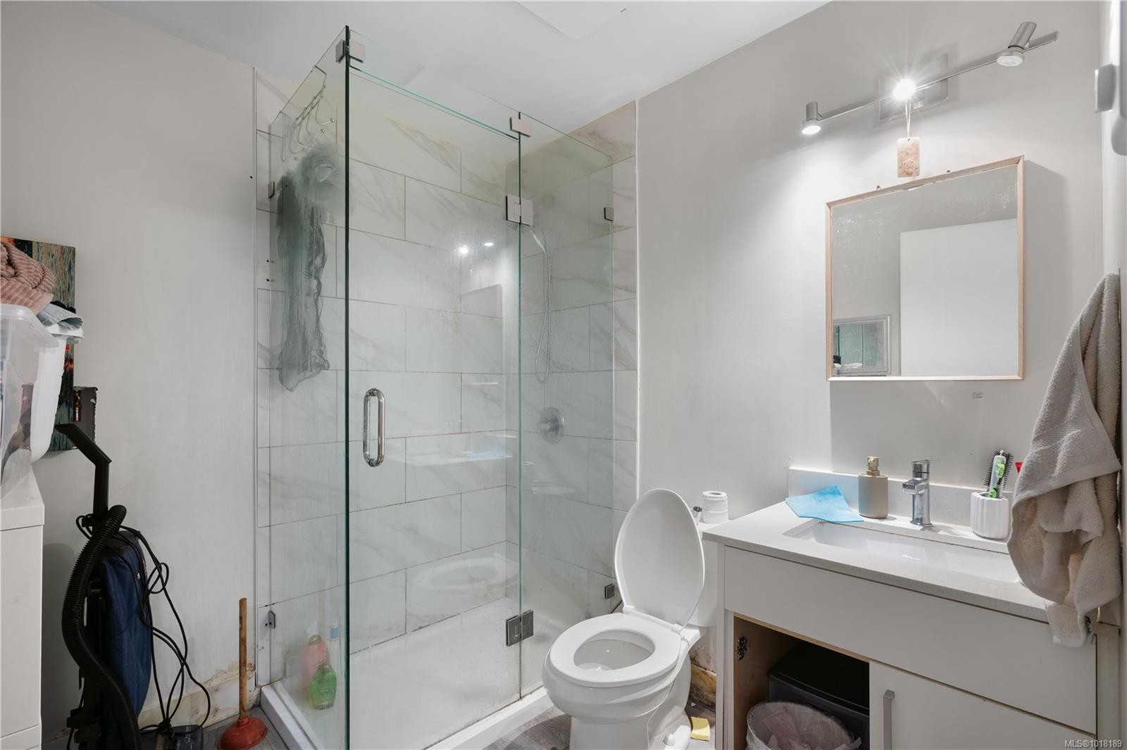 146 Cadillac Ave, Saanich, BC