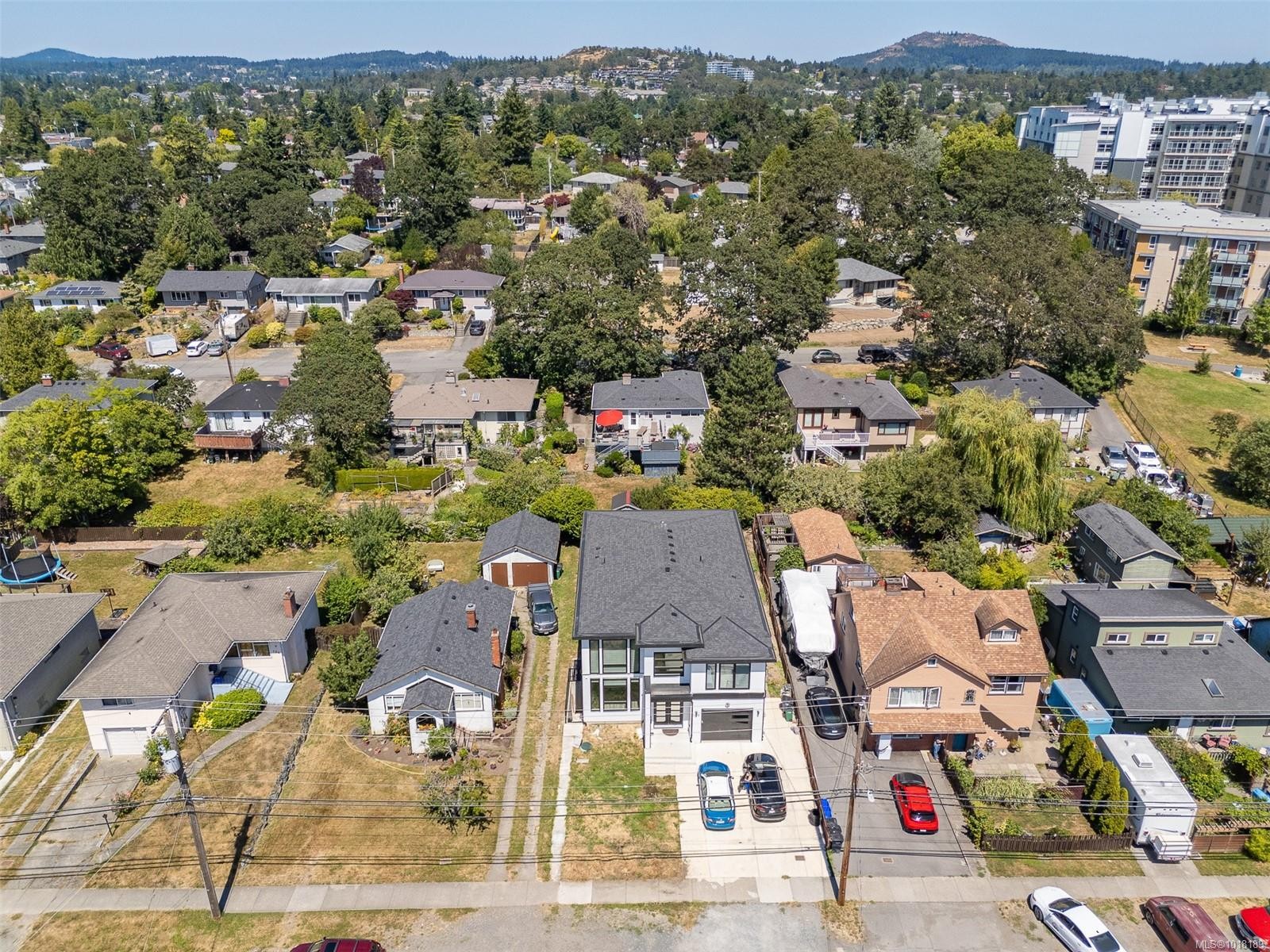 146 Cadillac Ave, Saanich, BC