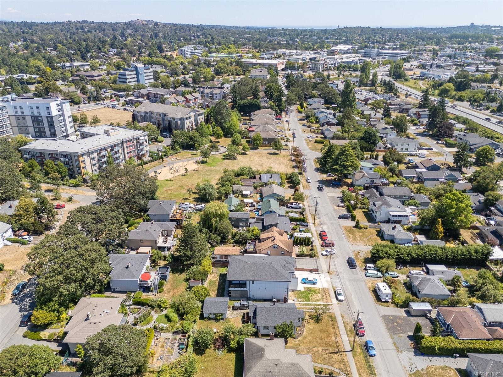 146 Cadillac Ave, Saanich, BC