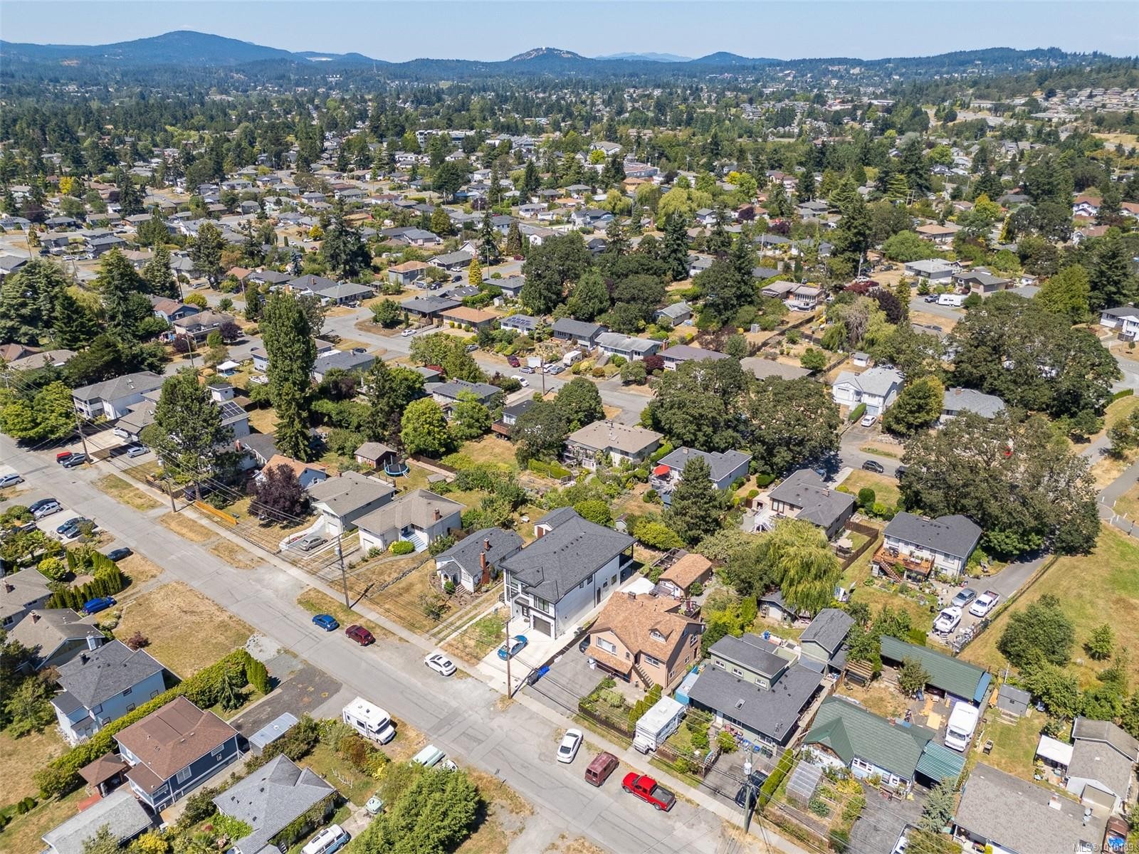 146 Cadillac Ave, Saanich, BC