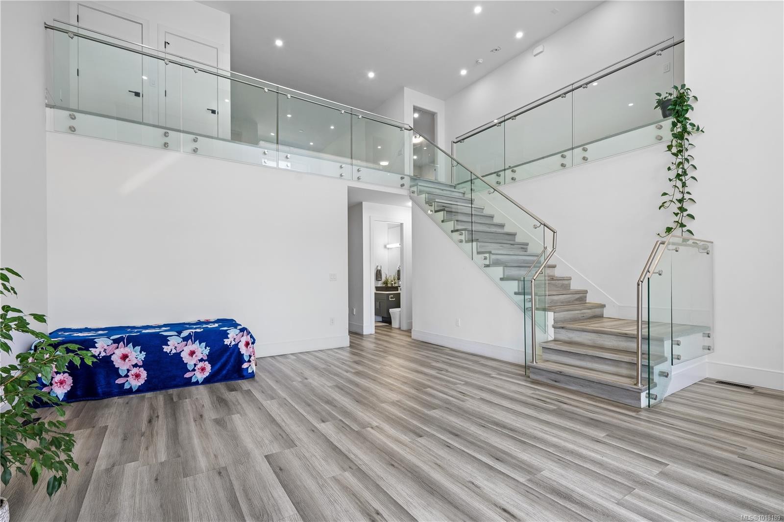 146 Cadillac Ave, Saanich, BC