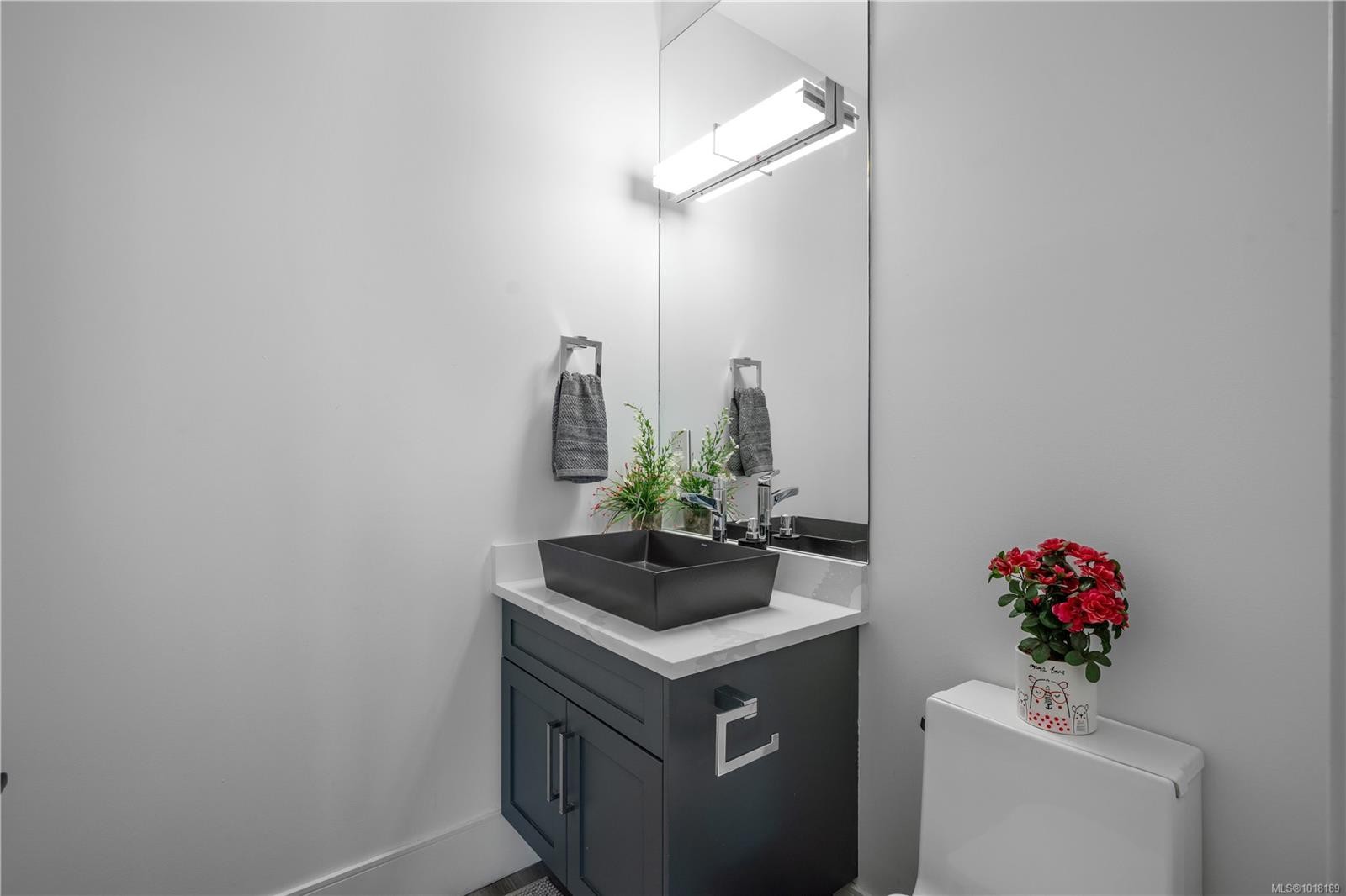 146 Cadillac Ave, Saanich, BC