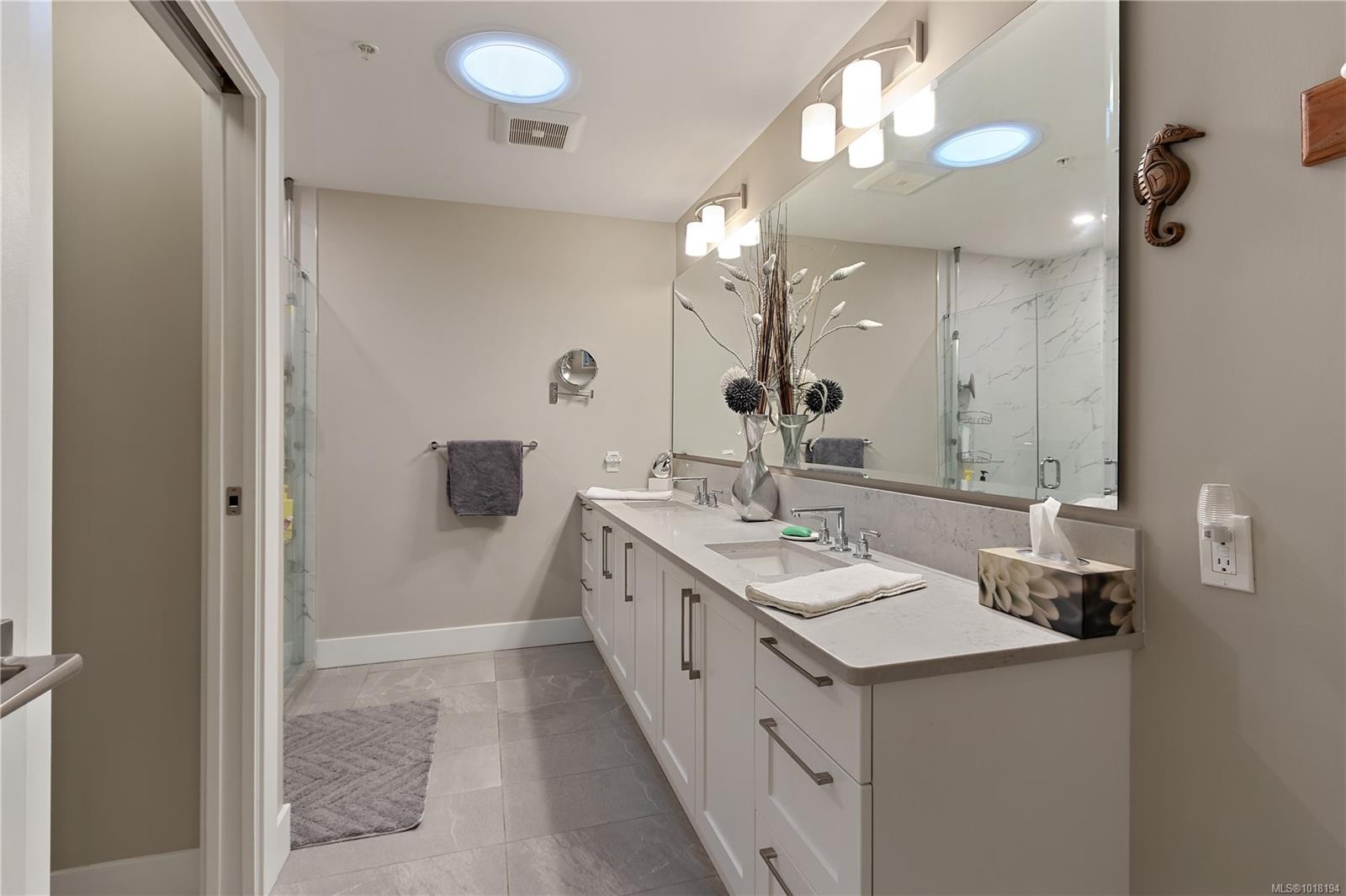 604-3529 Dolphin Dr, Nanoose Bay, BC - Indoor Photo Showing Bathroom