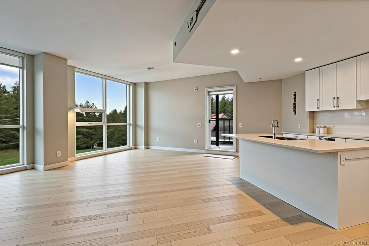 604-3529 Dolphin Dr, Nanoose Bay, BC - Indoor Photo Showing Kitchen
