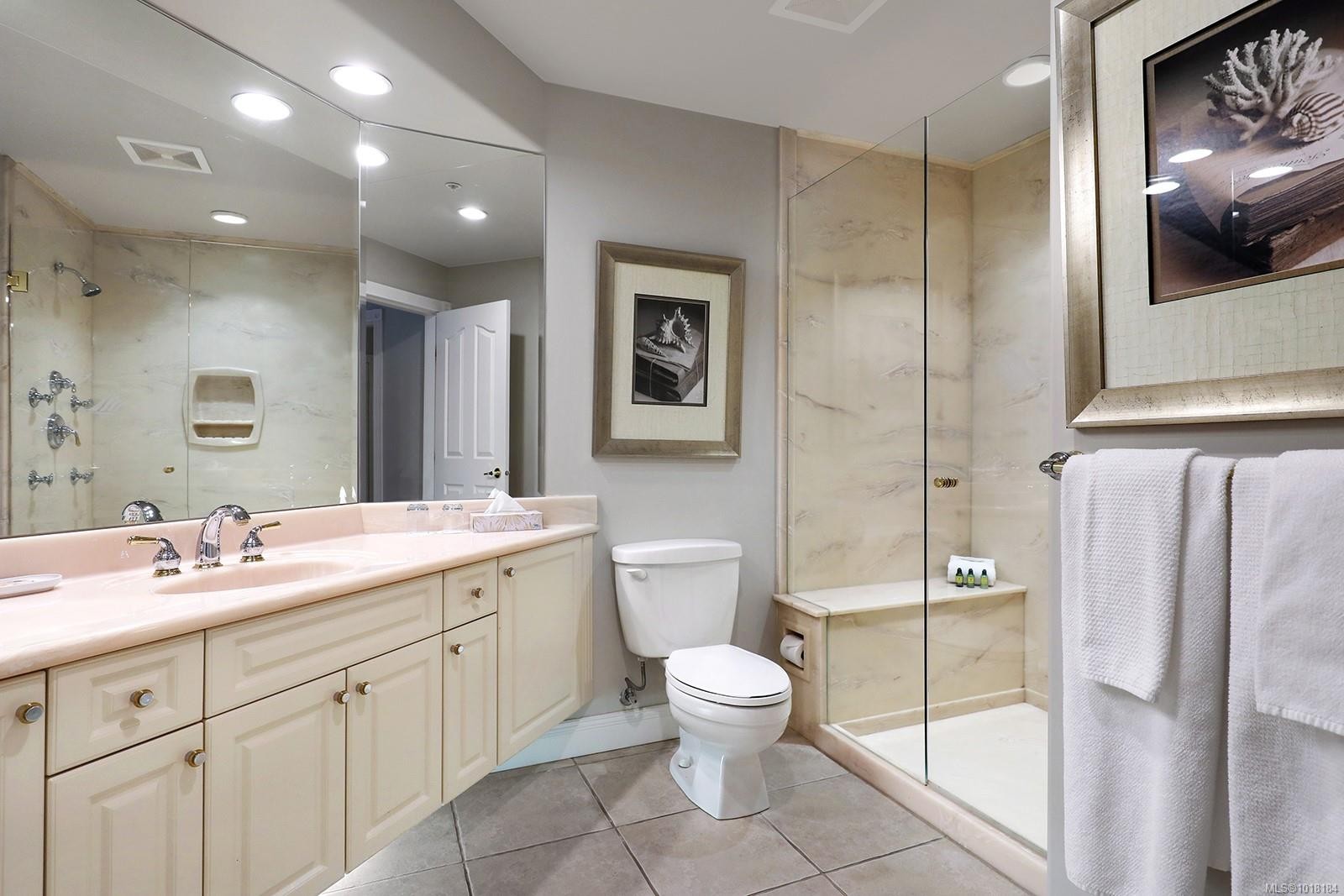 907/908A-366 Clubhouse Dr, Courtenay, BC - Indoor Photo Showing Bathroom