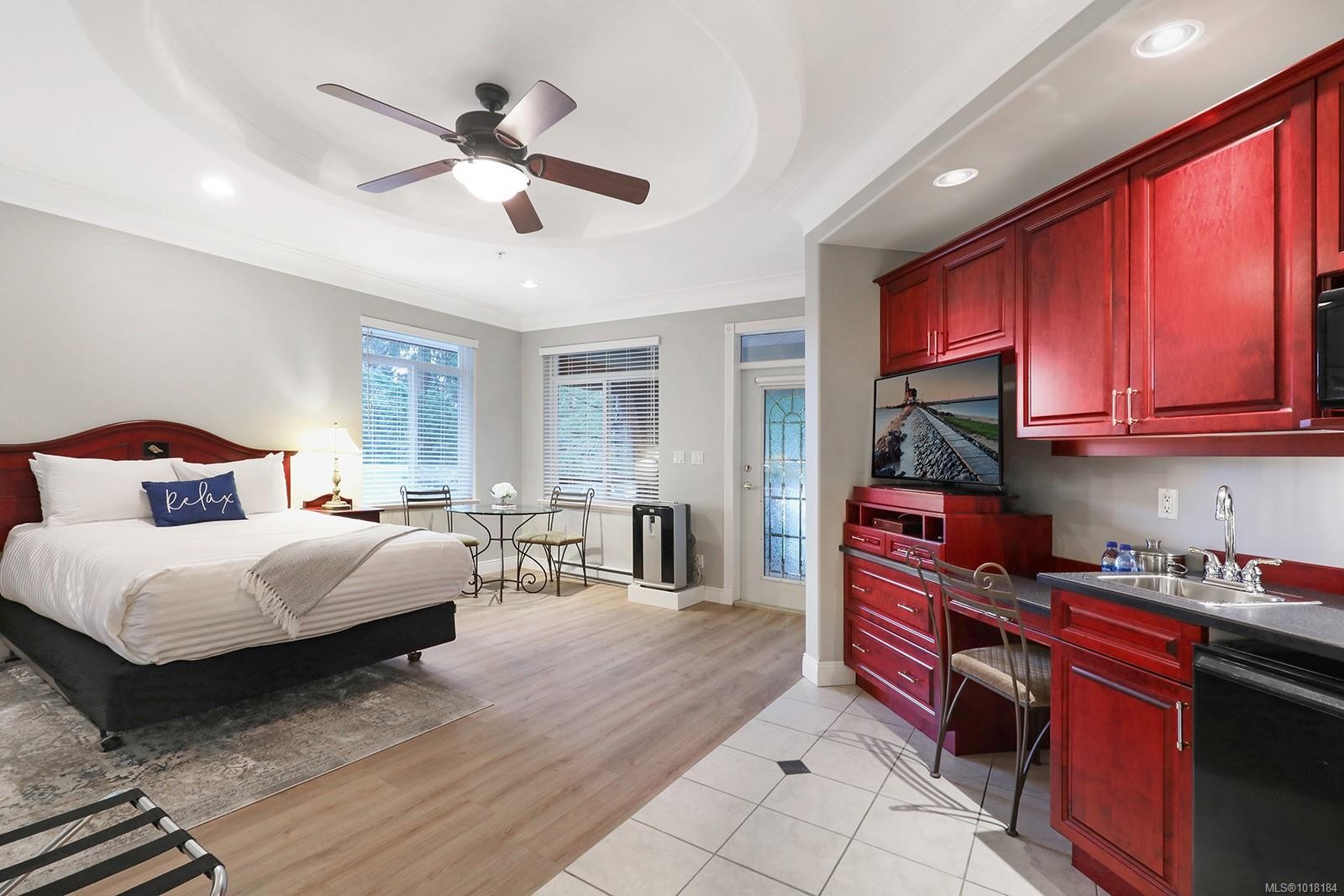 907/908A-366 Clubhouse Dr, Courtenay, BC - Indoor Photo Showing Bedroom