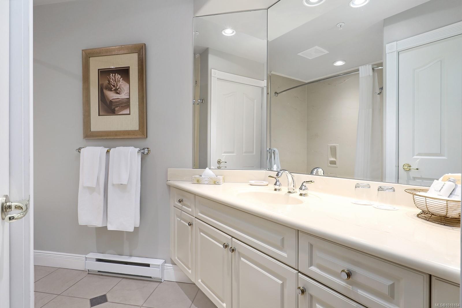 907/908A-366 Clubhouse Dr, Courtenay, BC - Indoor Photo Showing Bathroom