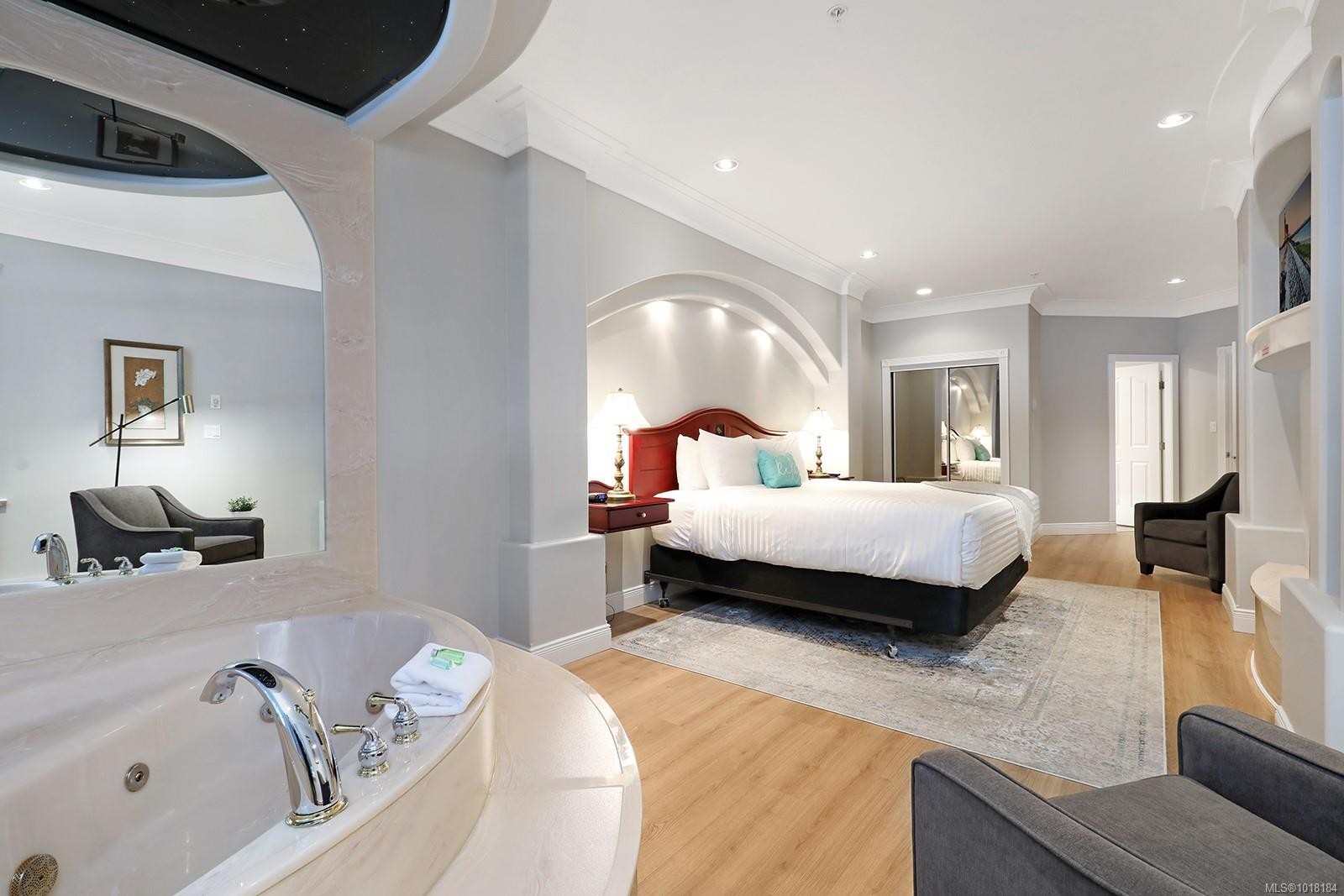 907/908A-366 Clubhouse Dr, Courtenay, BC - Indoor Photo Showing Bedroom