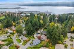 1861 Queens Ave Comox, BC V9M 2B8