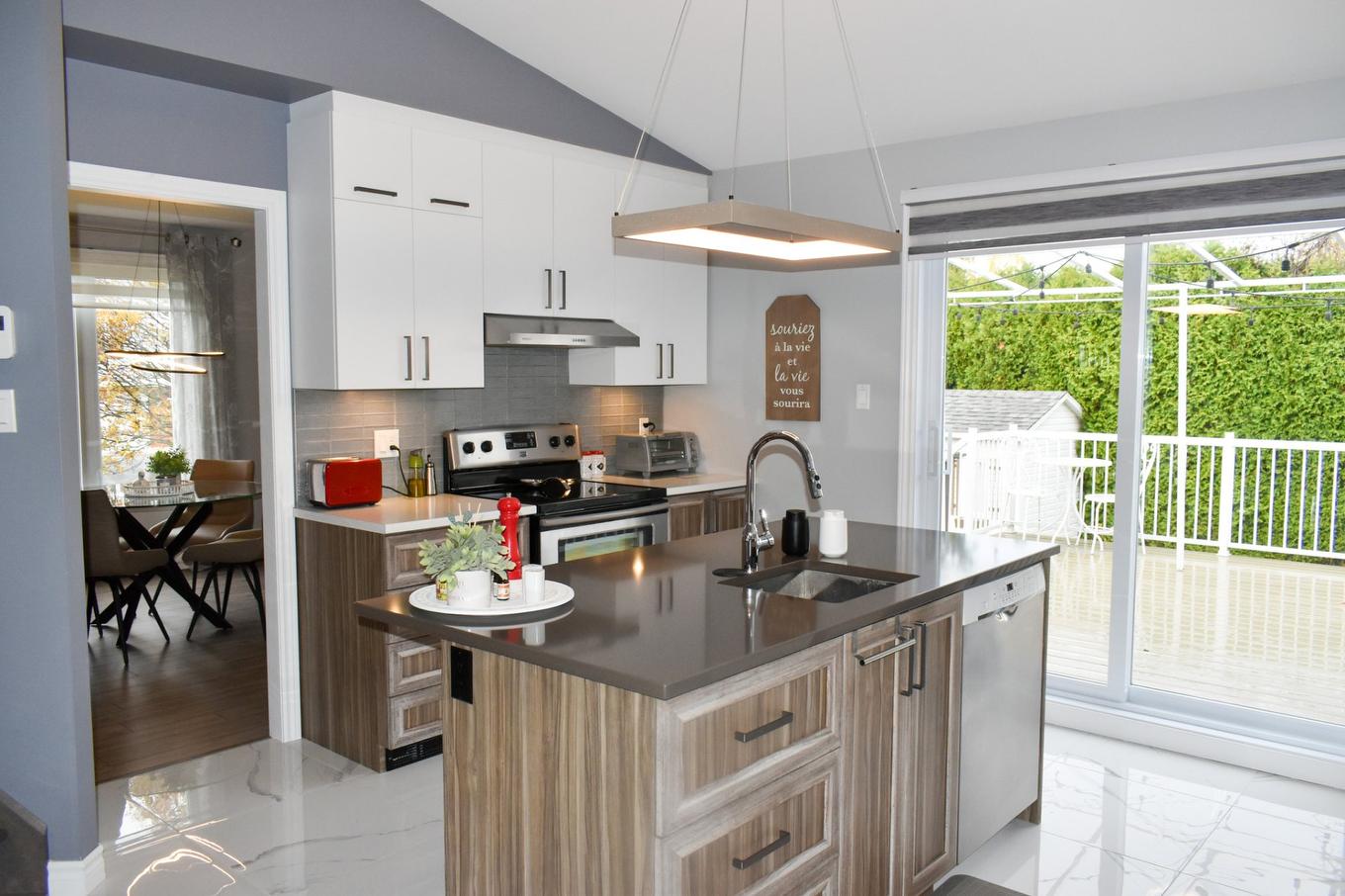 Cuisine - 930 Rue Des Huarts, Drummondville, QC - Indoor Photo Showing Kitchen With Upgraded Kitchen