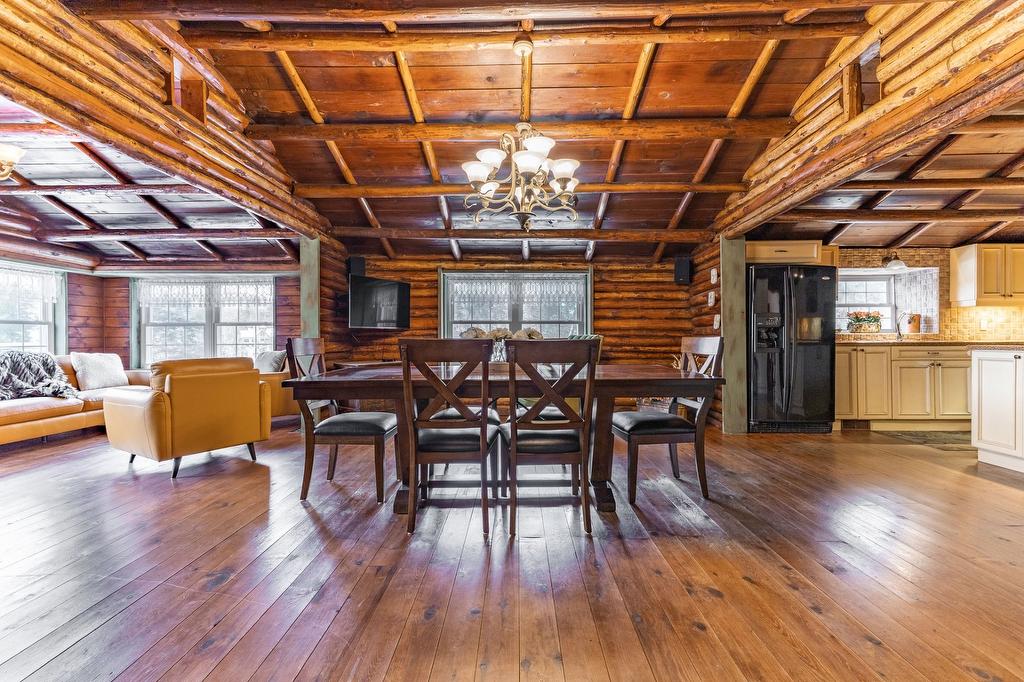 - 23 Ch. Lockhart, Val-Des-Monts, QC