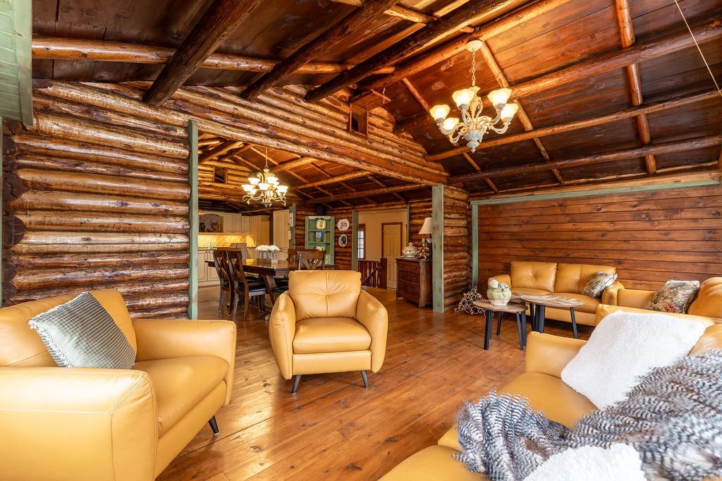 - 23 Ch. Lockhart, Val-Des-Monts, QC