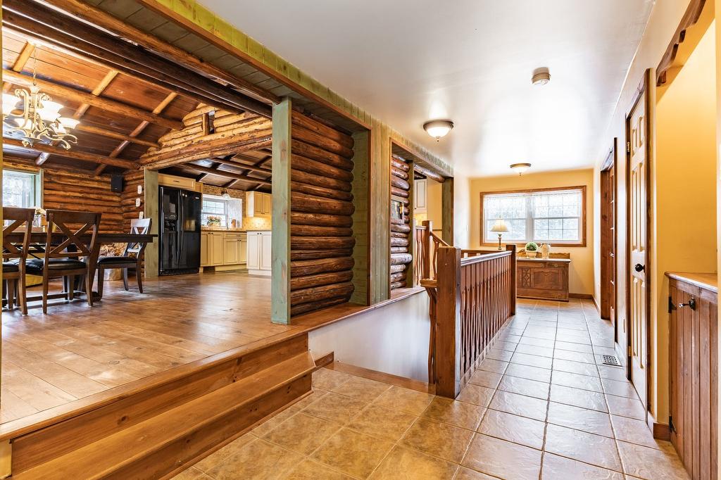 - 23 Ch. Lockhart, Val-Des-Monts, QC