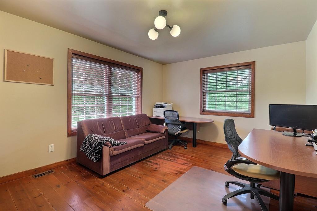 - 23 Ch. Lockhart, Val-Des-Monts, QC