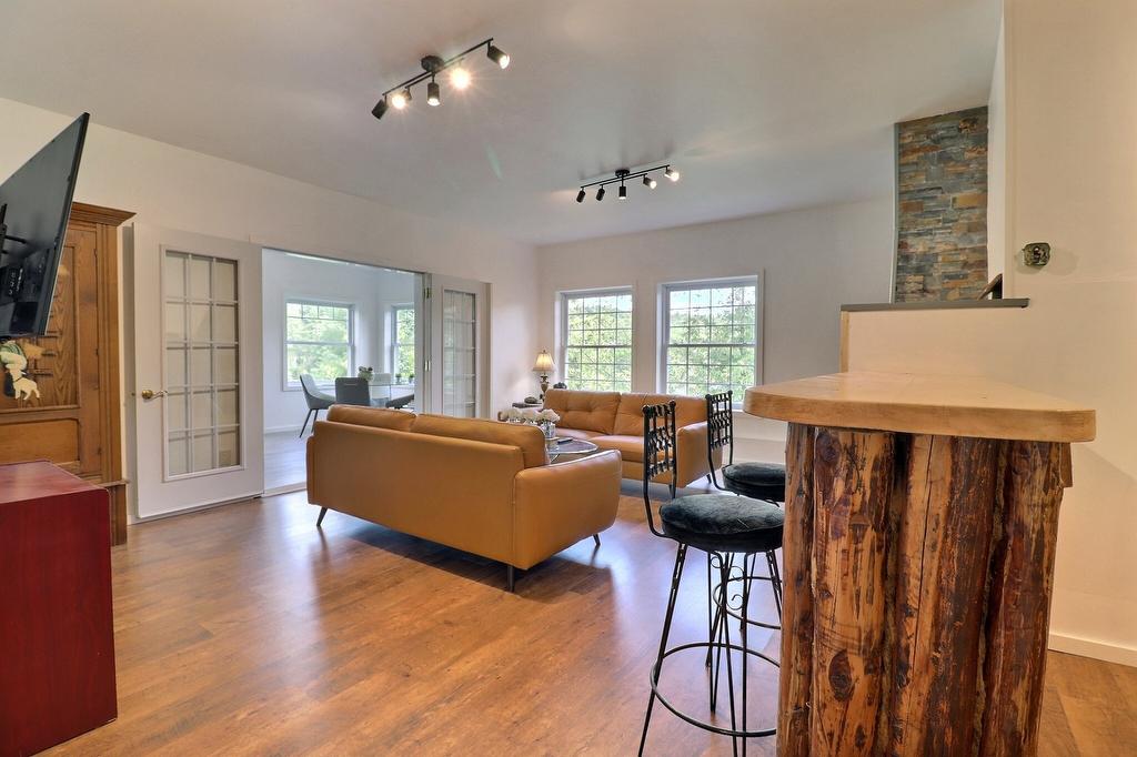 - 23 Ch. Lockhart, Val-Des-Monts, QC