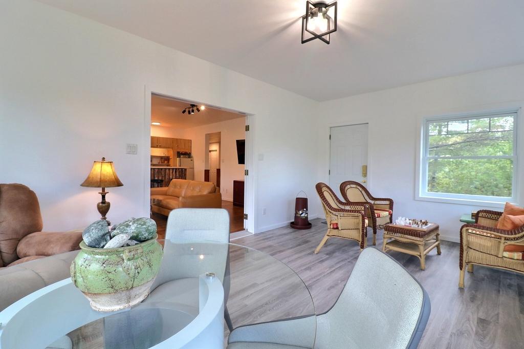 - 23 Ch. Lockhart, Val-Des-Monts, QC