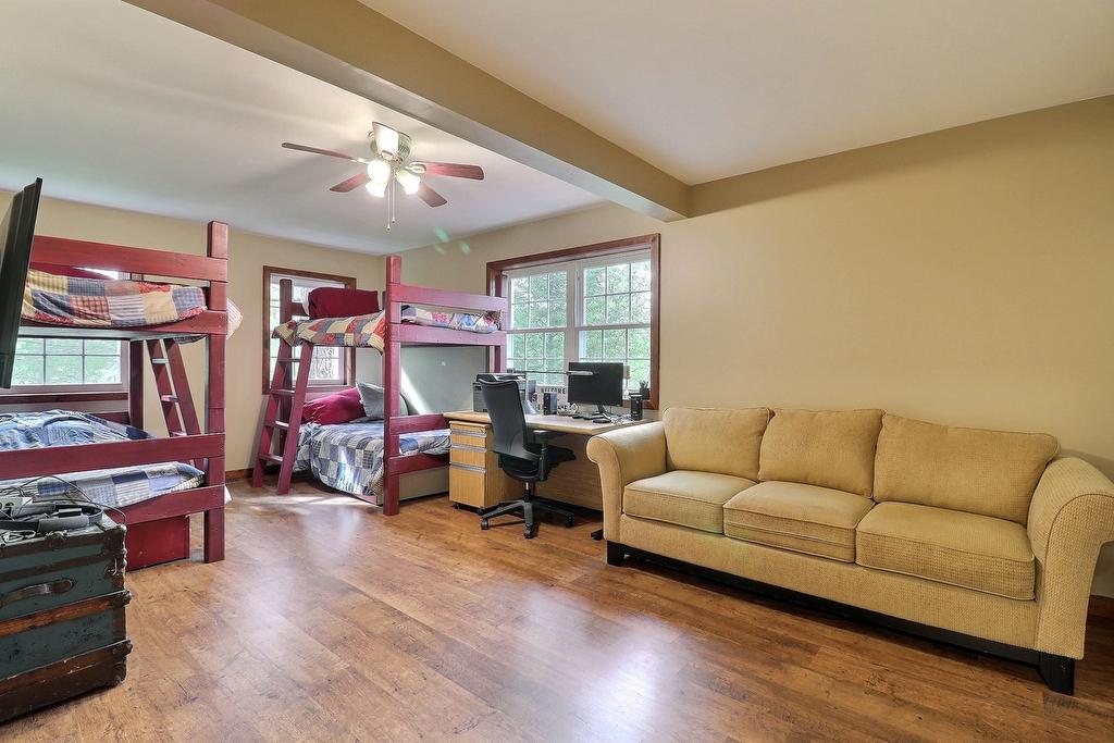 - 23 Ch. Lockhart, Val-Des-Monts, QC