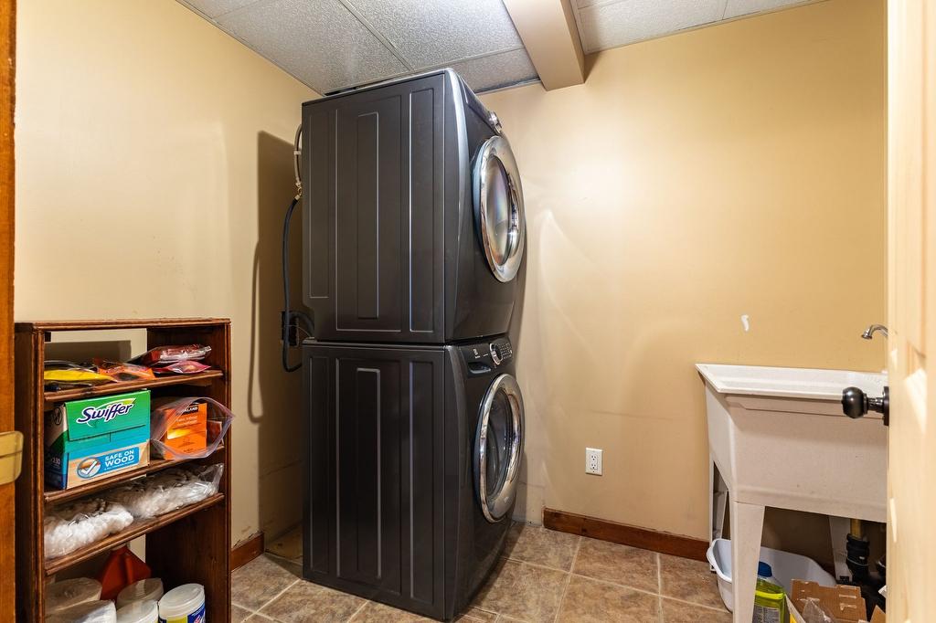 - 23 Ch. Lockhart, Val-Des-Monts, QC