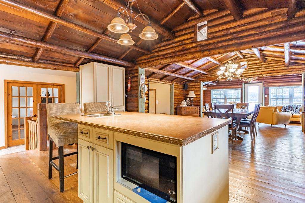 - 23 Ch. Lockhart, Val-Des-Monts, QC