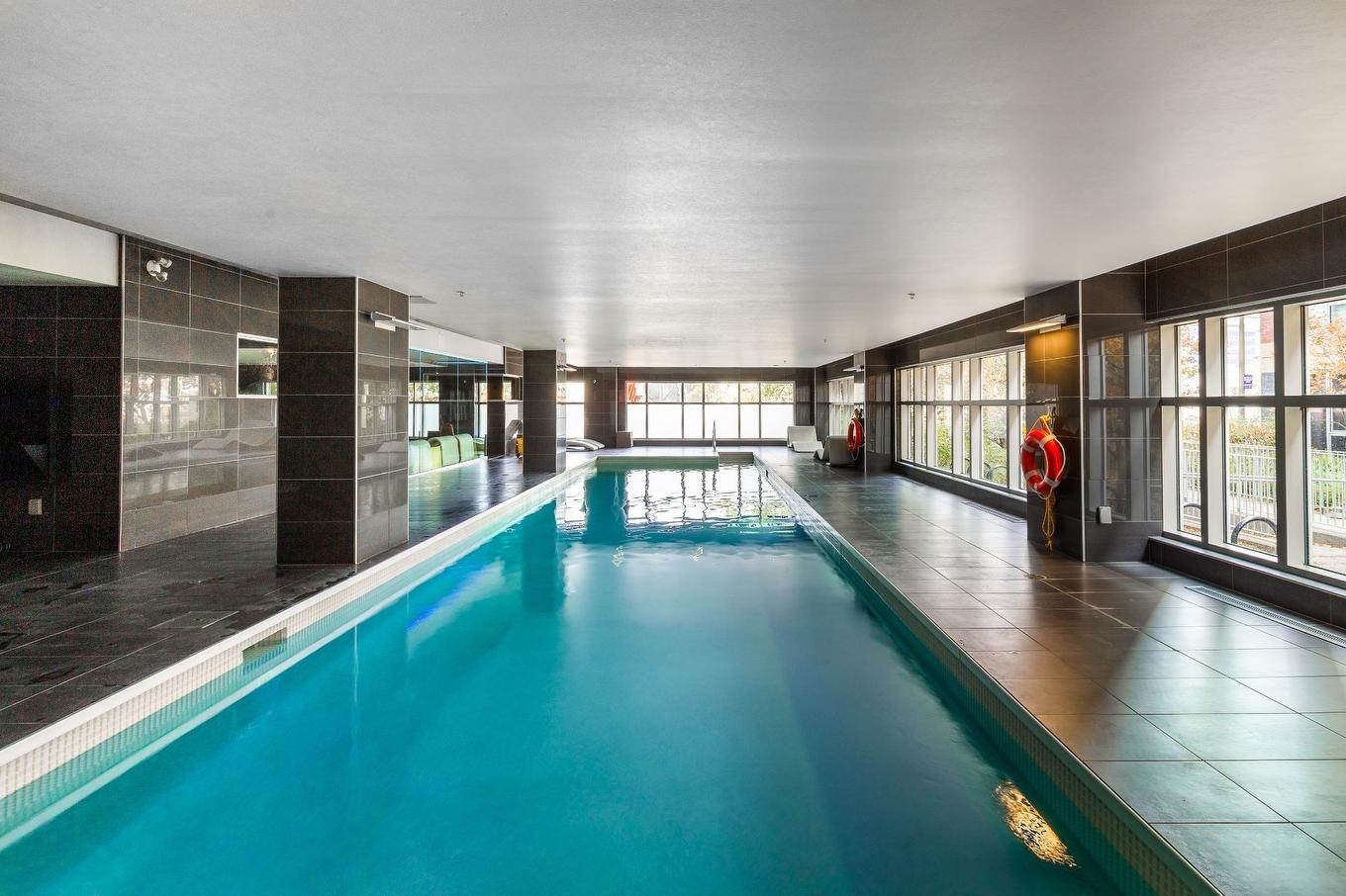 Pool - 309-1010 Rue William, Montréal (Le Sud-Ouest), QC - Indoor Photo Showing Other Room With In Ground Pool