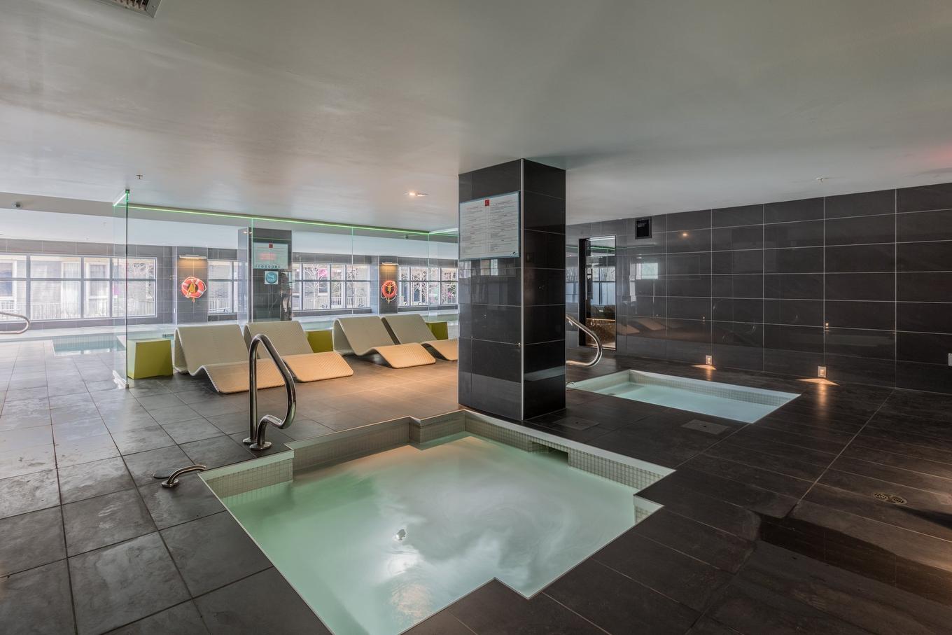 Hot tub - 309-1010 Rue William, Montréal (Le Sud-Ouest), QC - Indoor Photo Showing Other Room