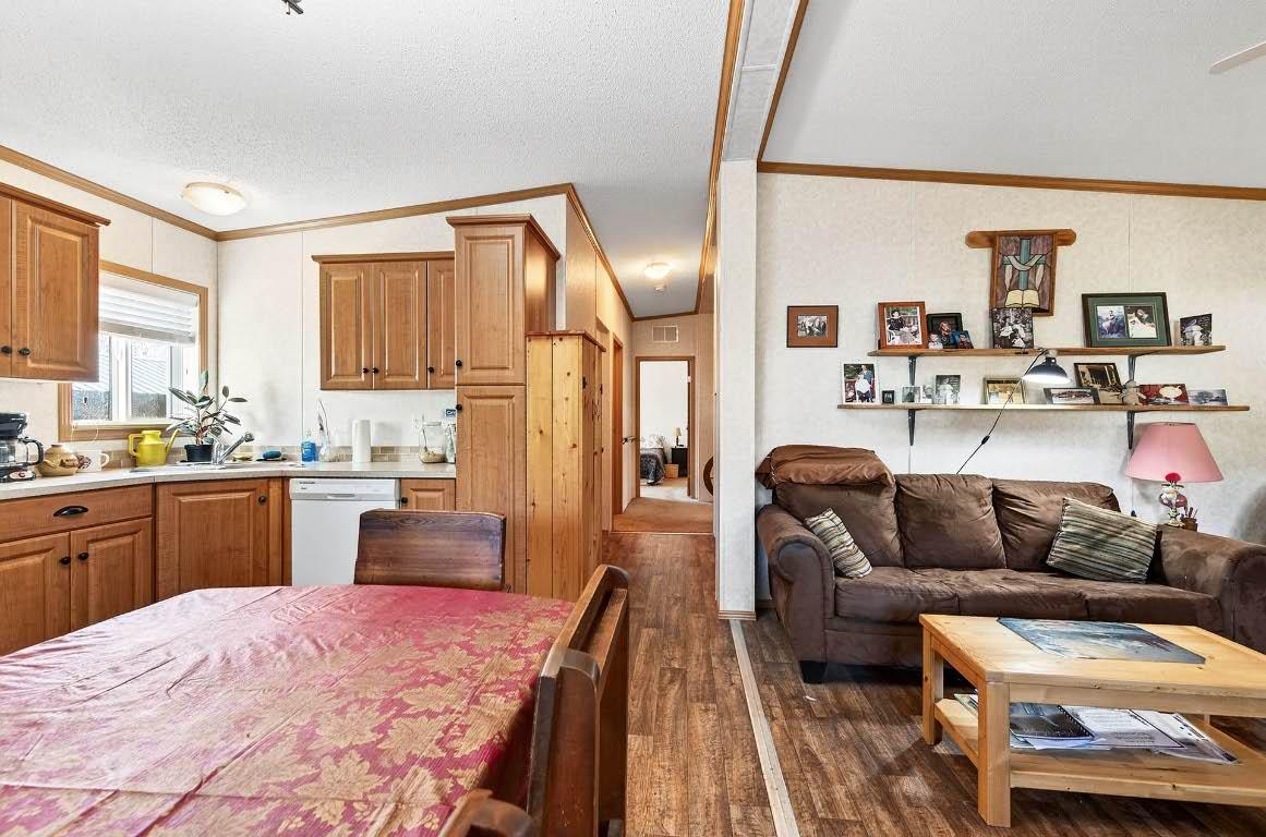 436 Hydro Road, Clearwater, BC - Indoor