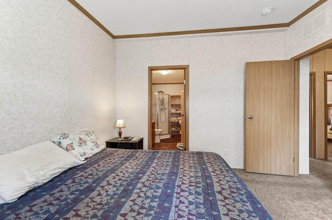 436 Hydro Road, Clearwater, BC - Indoor Photo Showing Bedroom