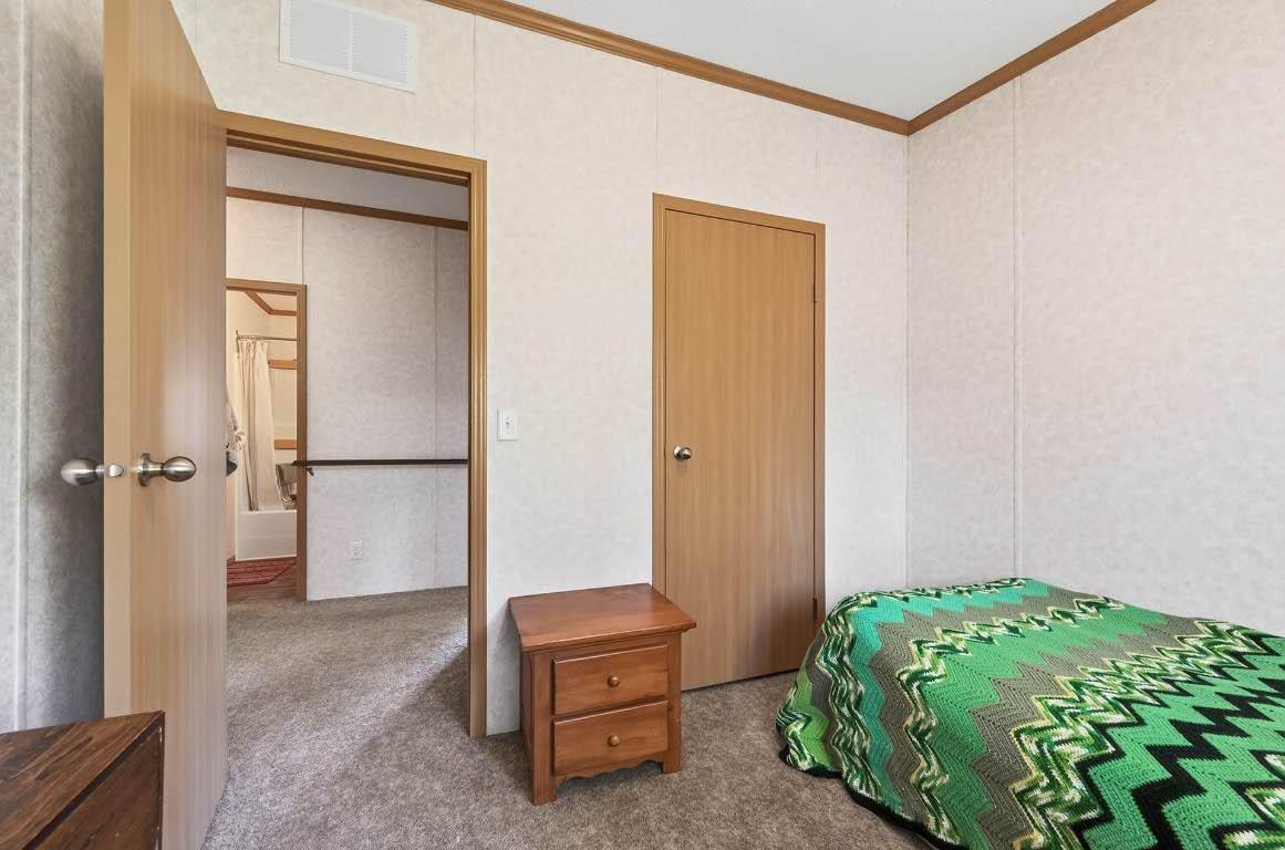 436 Hydro Road, Clearwater, BC - Indoor Photo Showing Bedroom