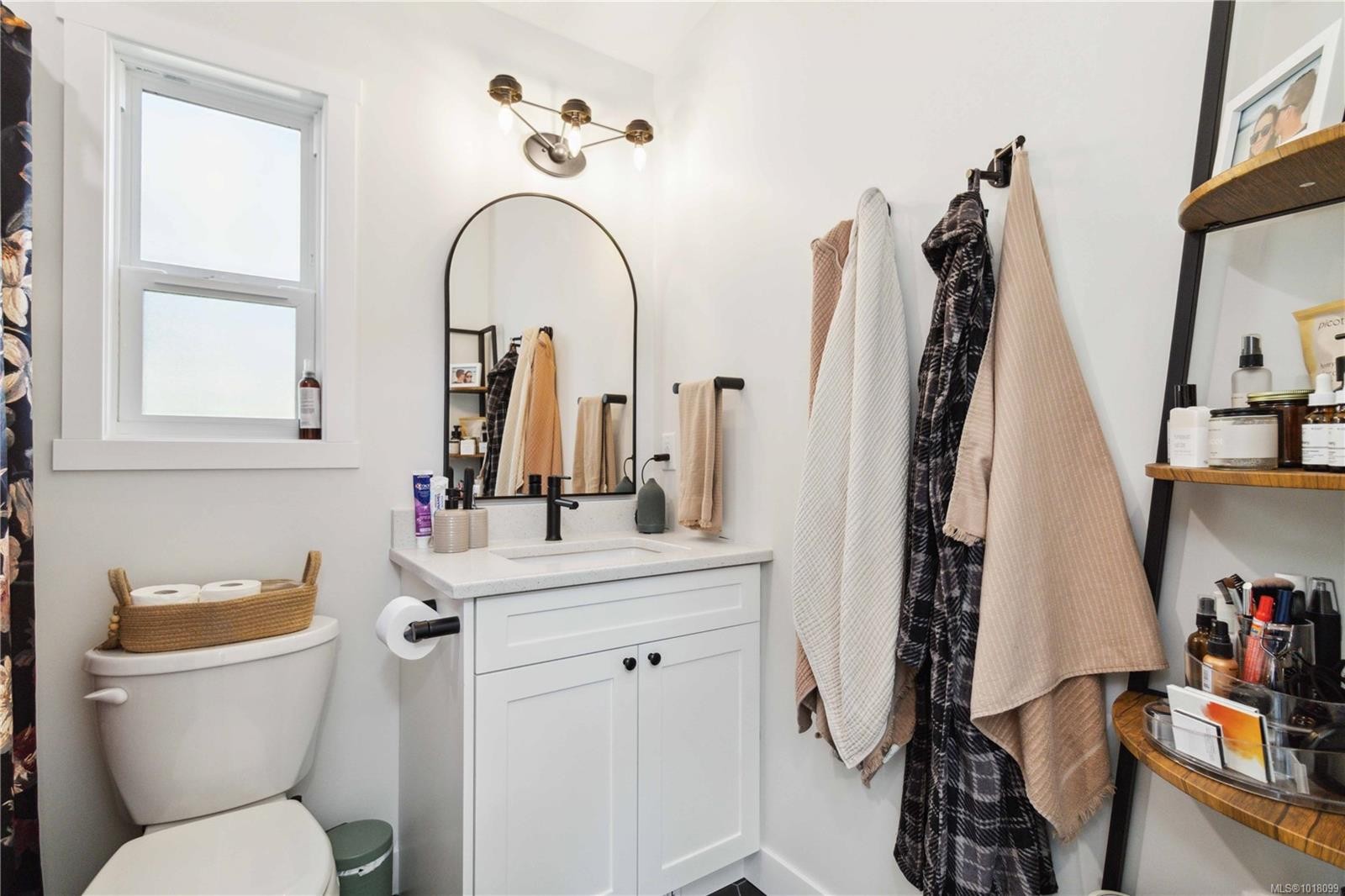 504-747 Old Place Rd, Central Saanich, BC