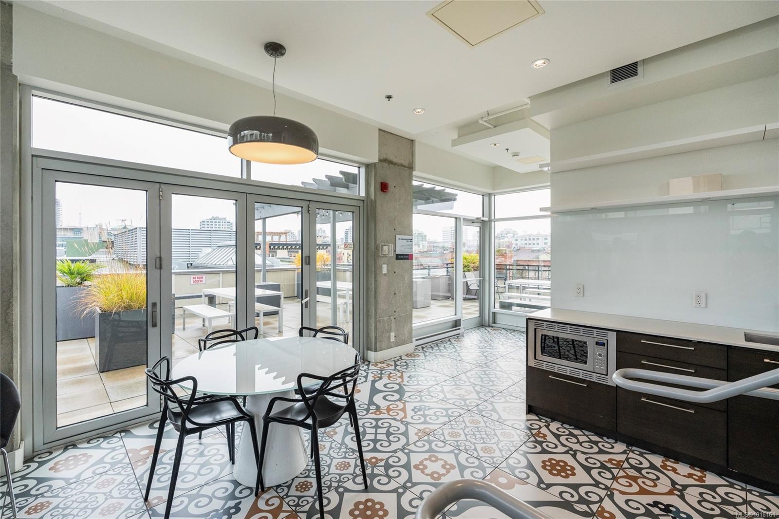 211-456 Pandora Ave, Victoria, BC - Indoor