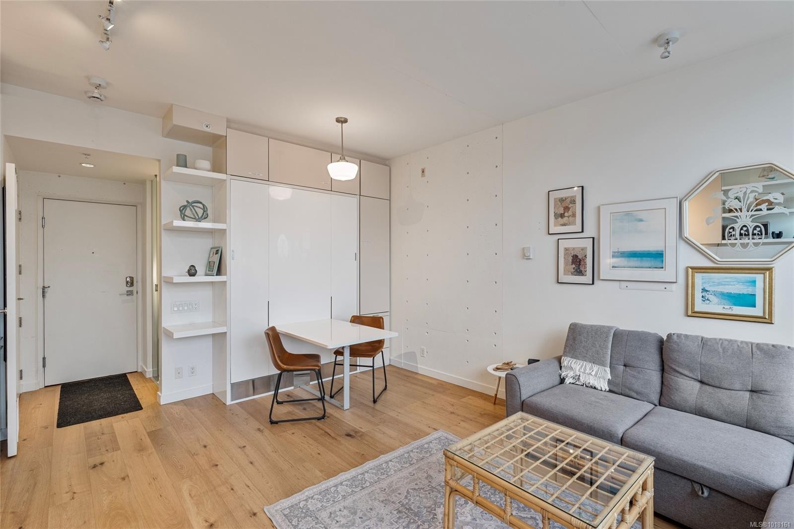 211-456 Pandora Ave, Victoria, BC - Indoor Photo Showing Living Room