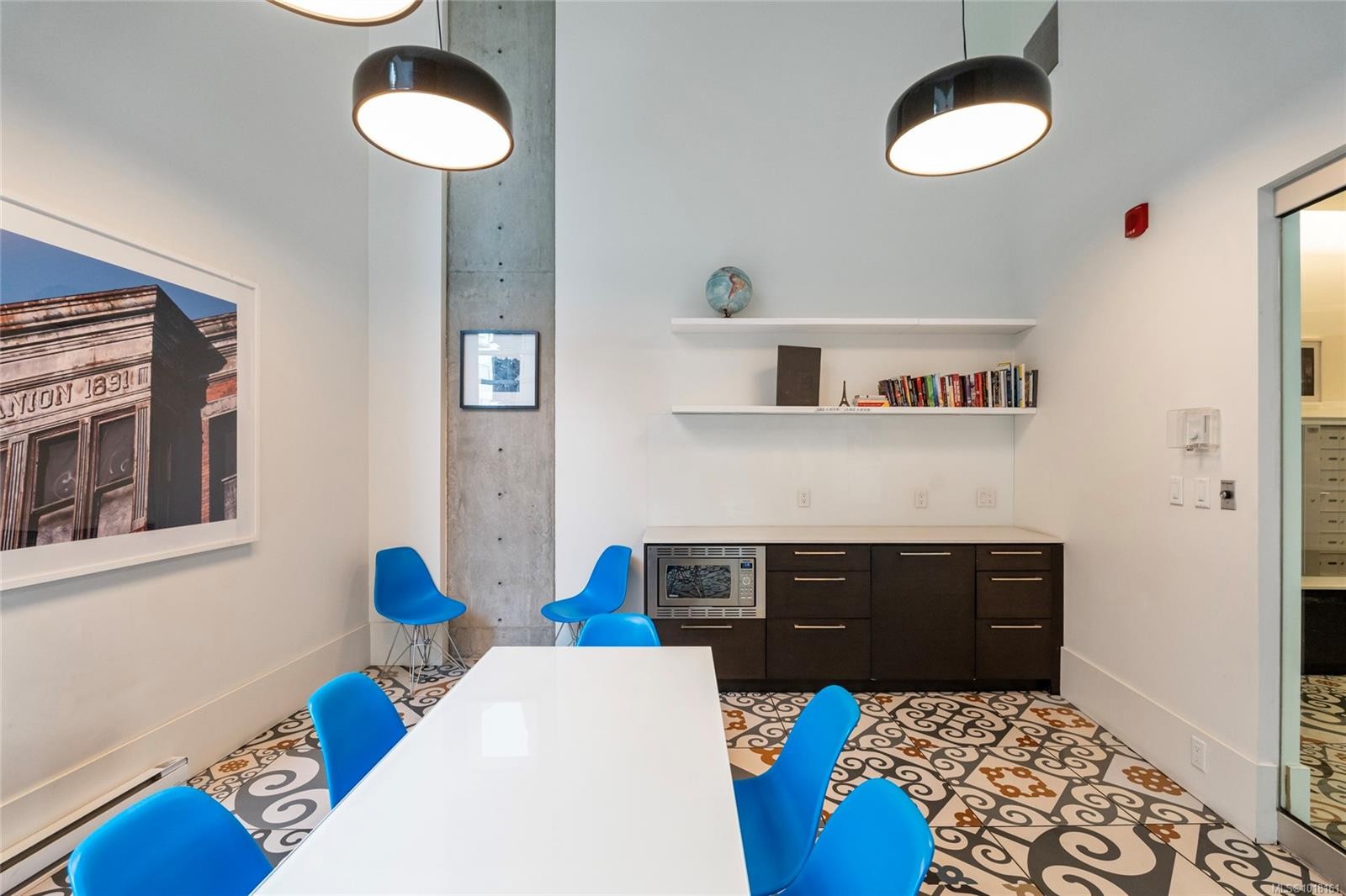 211-456 Pandora Ave, Victoria, BC - Indoor