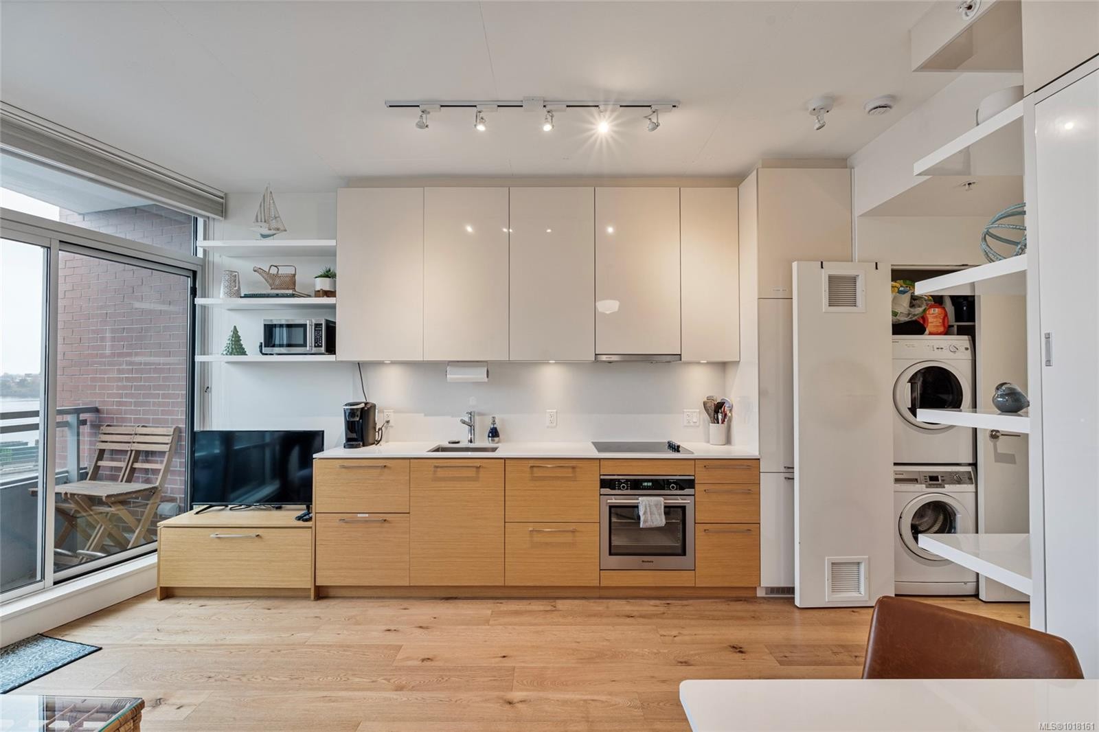 211-456 Pandora Ave, Victoria, BC - Indoor Photo Showing Kitchen