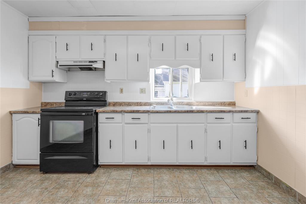 18 Richmond Street, Chatham, ON