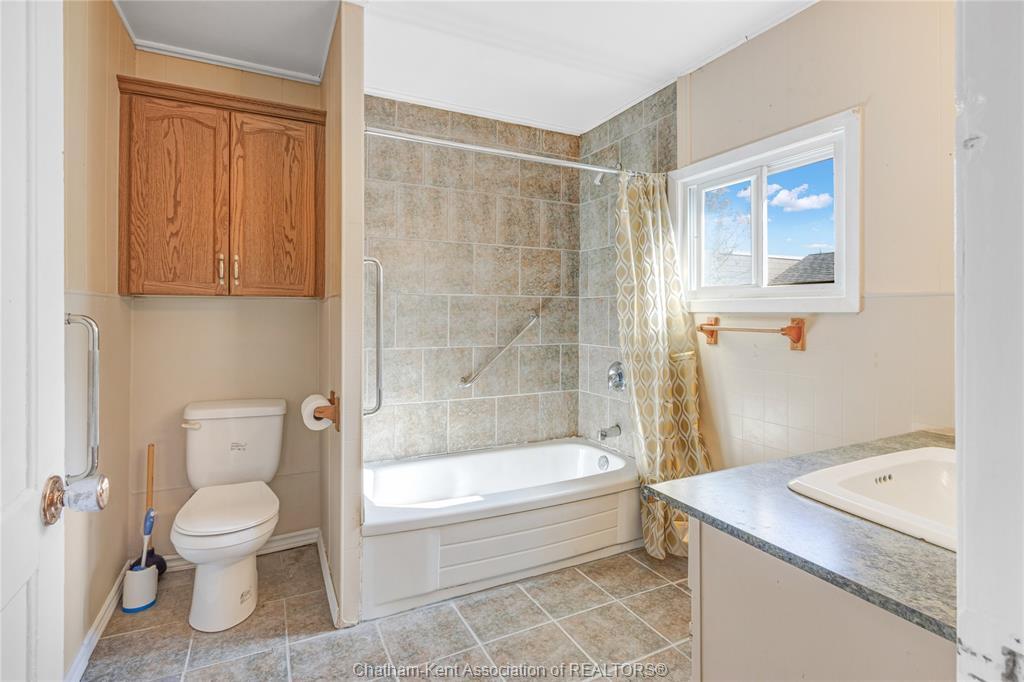 18 Richmond Street, Chatham, ON