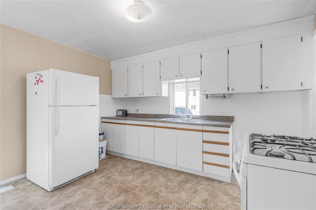 18 Richmond Street, Chatham, ON