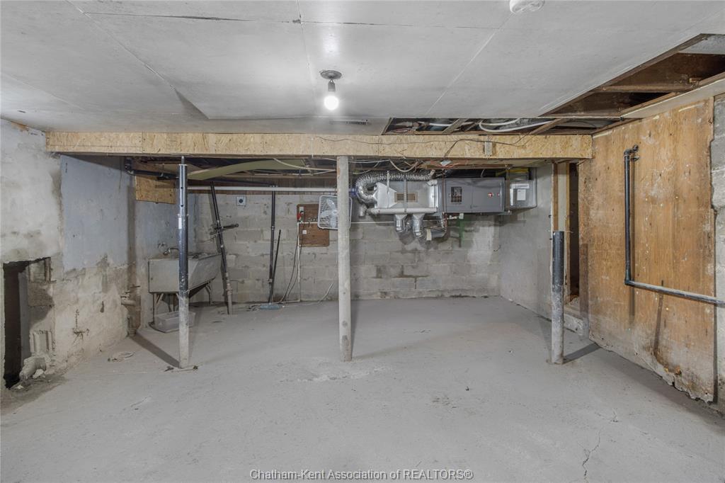 18 Richmond Street, Chatham, ON