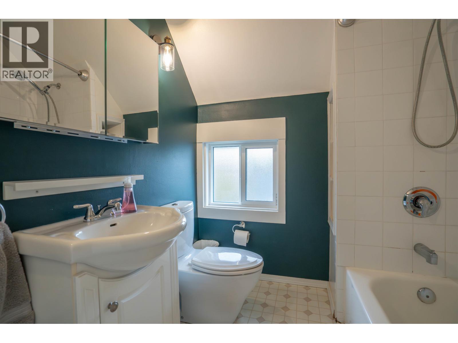 1510 Fir Street, Prince George, BC - Indoor Photo Showing Bathroom
