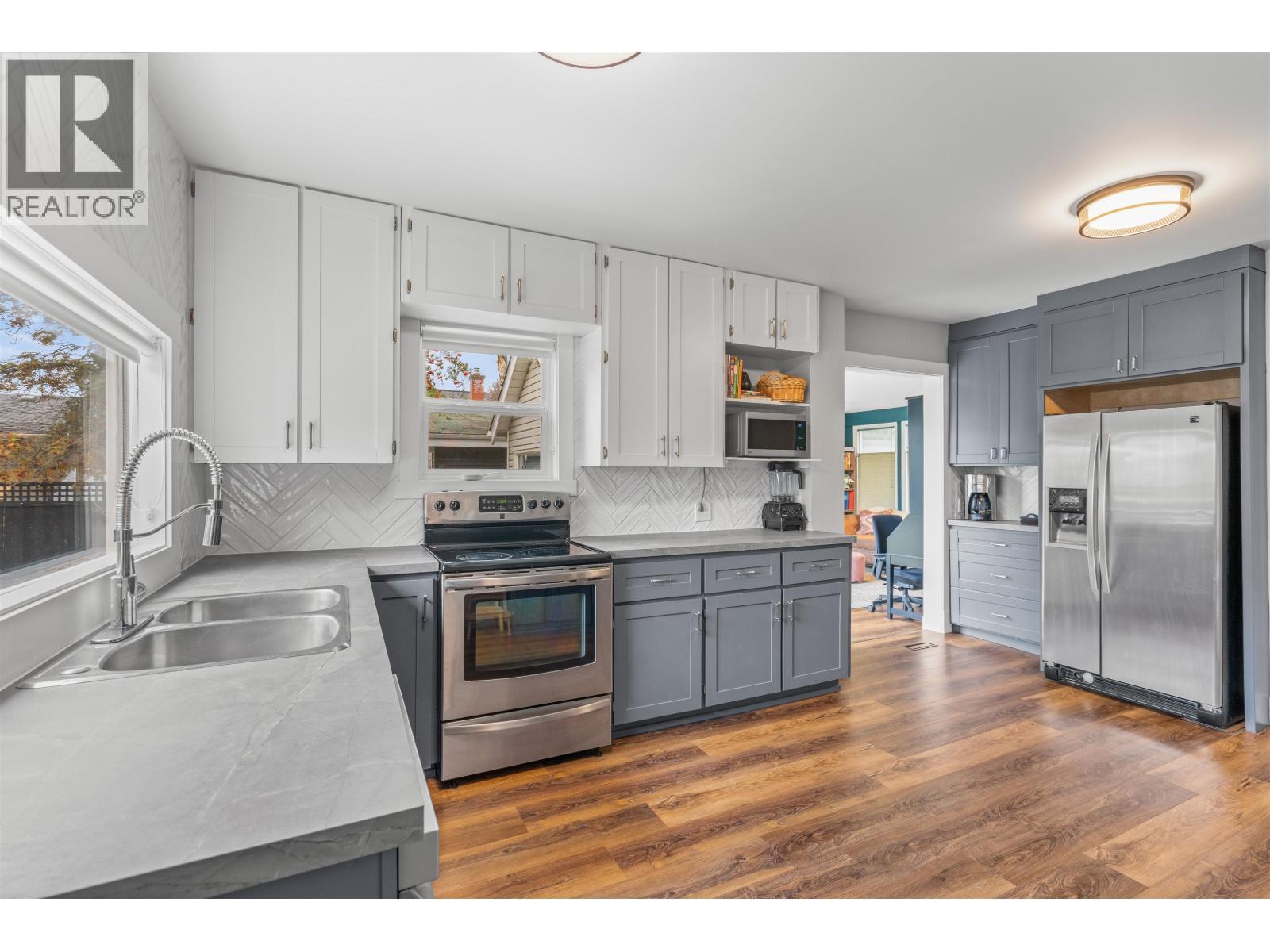 1510 Fir Street, Prince George, BC - Indoor Photo Showing Kitchen With Double Sink