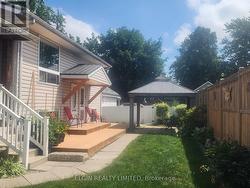 enterances to back 2 units -