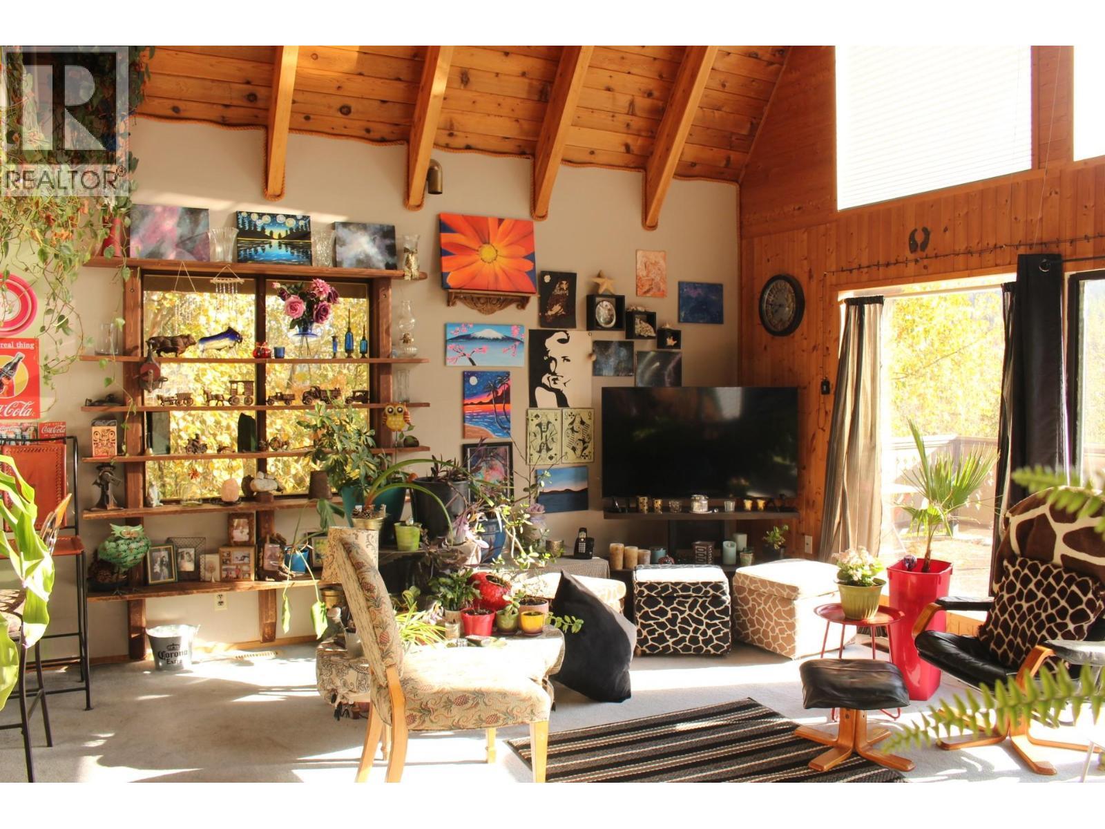 1230 Fox Road, Montrose, BC - Indoor