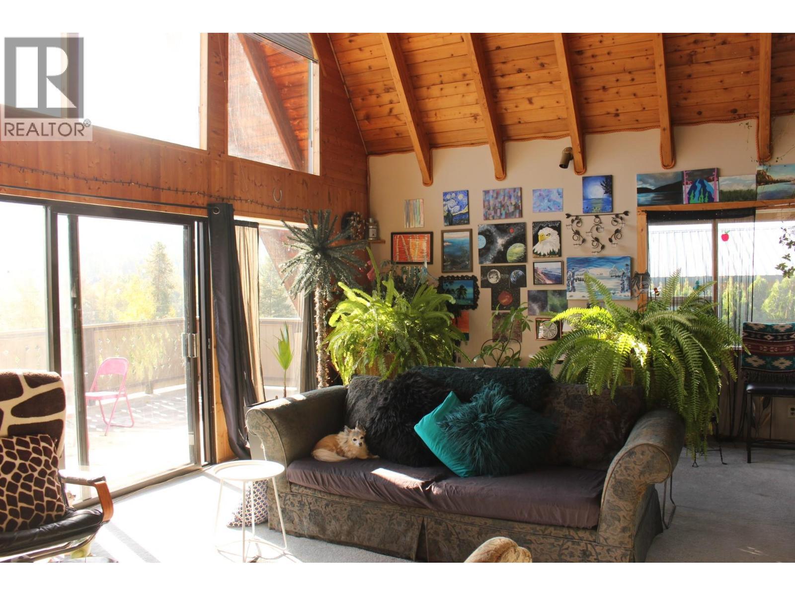 1230 Fox Road, Montrose, BC - Indoor