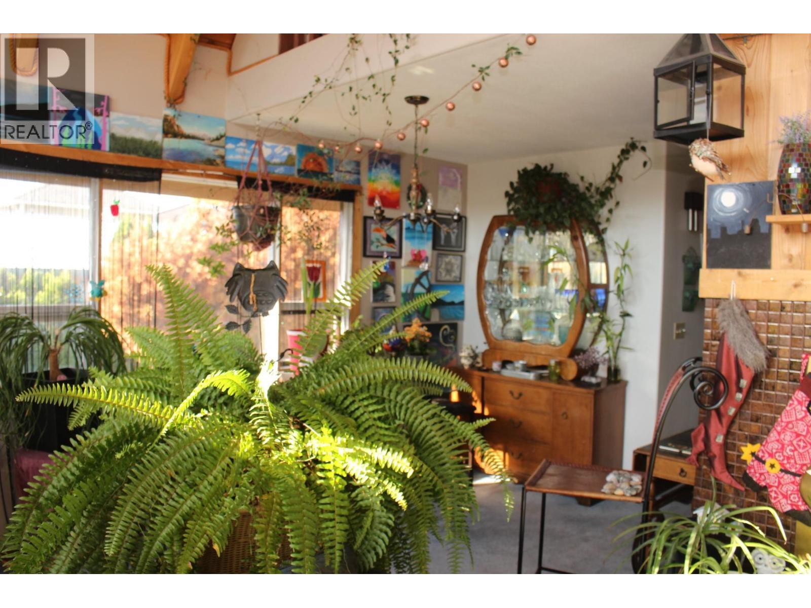 1230 Fox Road, Montrose, BC - Indoor Photo Showing Other Room