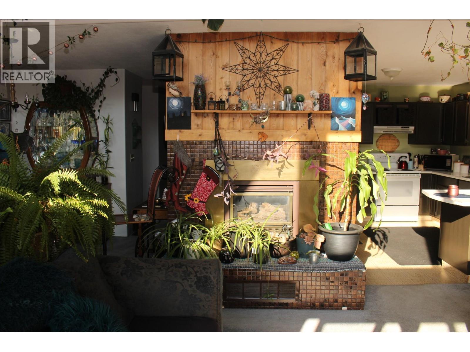 1230 Fox Road, Montrose, BC - Indoor