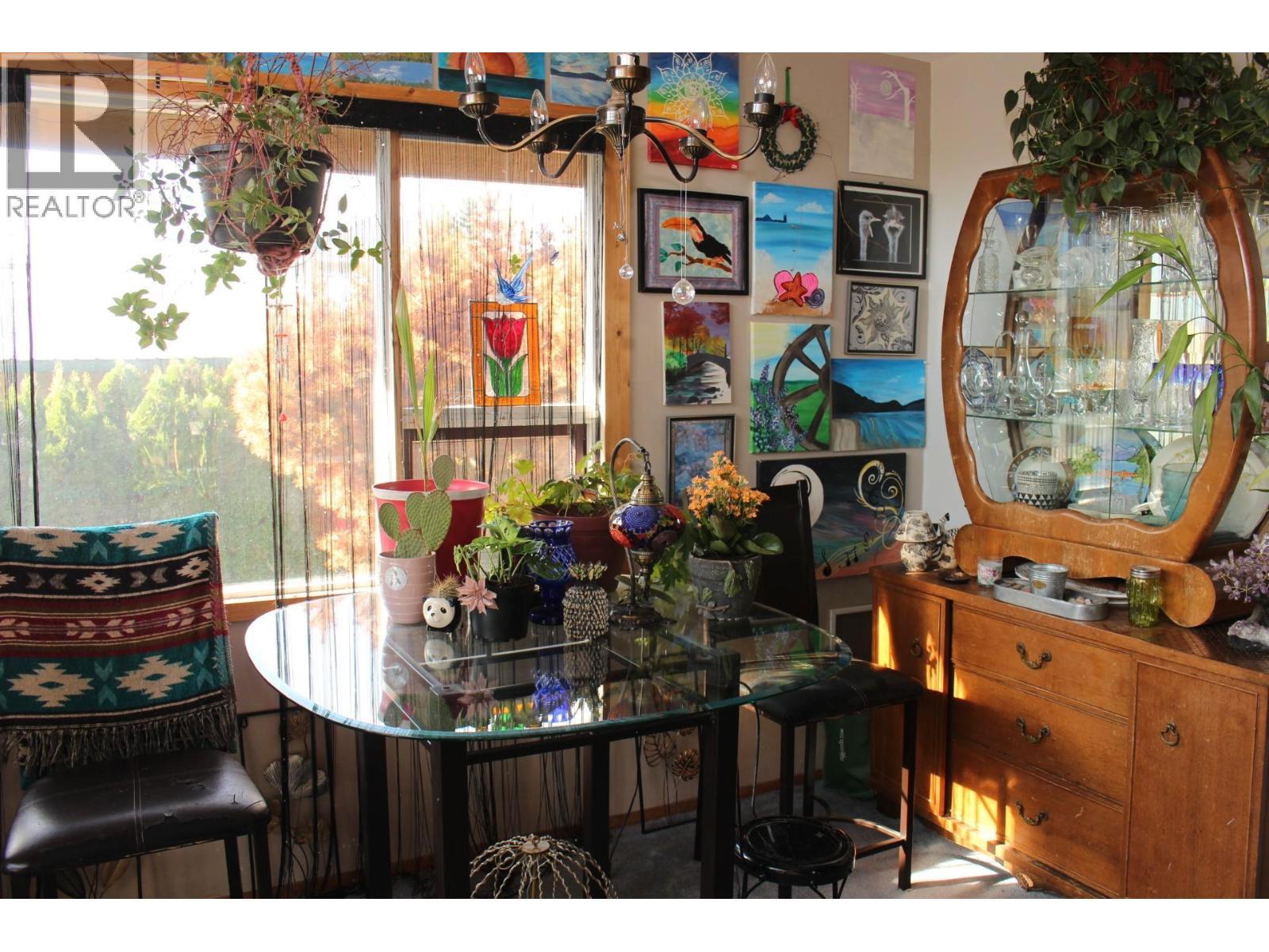 1230 Fox Road, Montrose, BC - Indoor Photo Showing Other Room